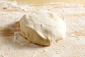 Preparazione Pizza con pere Williams e gorgonzola - Fase 1