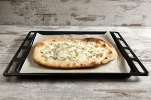 Preparazione Pizza con pere Williams e gorgonzola - Fase 6