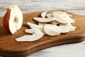 Preparazione Pizza con pere Williams e gorgonzola - Fase 3