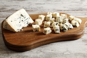 Preparazione Pizza con pere Williams e gorgonzola - Fase 5