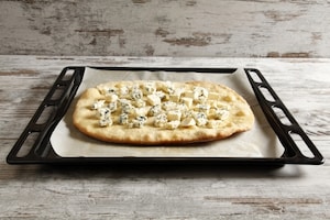 Preparazione Pizza con pere Williams e gorgonzola - Fase 5