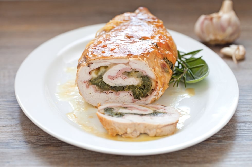 Rotolo di tacchino con spinaci e scamorza ricetta