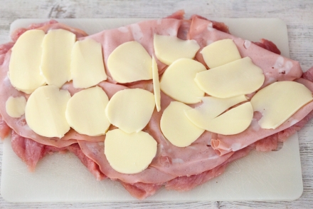 Preparazione Rotolo di tacchino con spinaci e scamorza - Fase 1 Preparazione Rotolo di tacchino con spinaci e scamorza - Fase 1