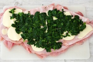 Preparazione Rotolo di tacchino con spinaci e scamorza - Fase 2