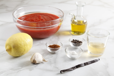 Preparazione Spaghetti al pomodoro e vaniglia - Fase 1 Preparazione Spaghetti al pomodoro e vaniglia - Fase 1