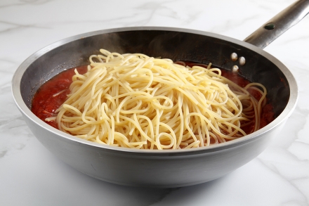 Preparazione Spaghetti al pomodoro e vaniglia - Fase 3 Preparazione Spaghetti al pomodoro e vaniglia - Fase 3