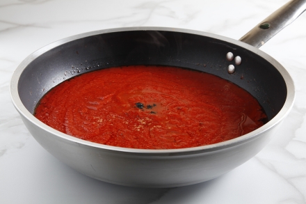 Preparazione Spaghetti al pomodoro e vaniglia - Fase 2 Preparazione Spaghetti al pomodoro e vaniglia - Fase 2