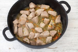 Preparazione Spezzatino di vitello con patate - Fase 2