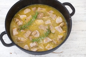 Preparazione Spezzatino di vitello con patate - Fase 3