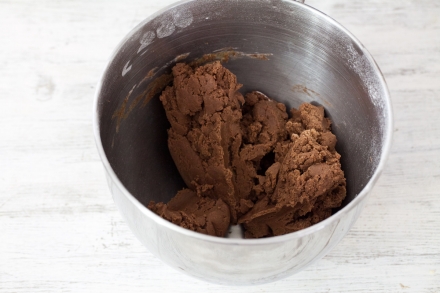 Preparazione Torta mousse al cioccolato e lamponi - Fase 1 Preparazione Torta mousse al cioccolato e lamponi - Fase 1