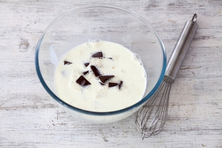 Preparazione Torta mousse al cioccolato e lamponi - Fase 4 Preparazione Torta mousse al cioccolato e lamponi - Fase 4