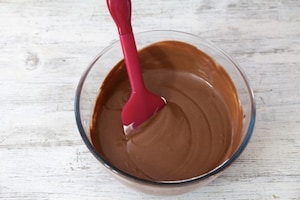 Preparazione Torta mousse al cioccolato e lamponi - Fase 5