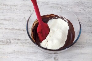 Preparazione Torta tenerina ai lamponi - Fase 2