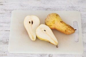 Preparazione Canederli dolci di ricotta ripieni di cioccolato con salsa alle pere e caffè - Fase 1