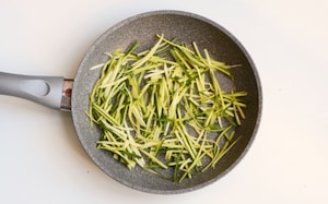 Preparazione Fusilli con zucchine e pancetta - Fase 2
