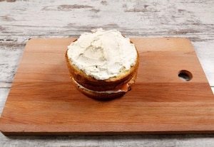 Preparazione Panettone farcito salato con marmellata di cipolle, formaggi e salmone - Fase 4