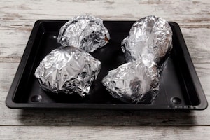 Preparazione Panettone farcito salato con zucca, crema alla trapanese e gamberi - Fase 2