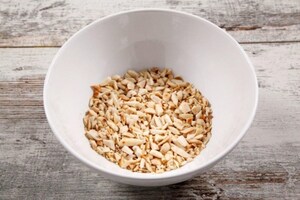 Preparazione Panettone farcito salato con zucca, crema alla trapanese e gamberi - Fase 5