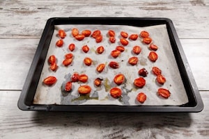 Preparazione Panettone farcito salato con zucca, crema alla trapanese e gamberi - Fase 4