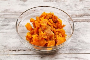 Preparazione Panettone farcito salato con zucca, crema alla trapanese e gamberi - Fase 3