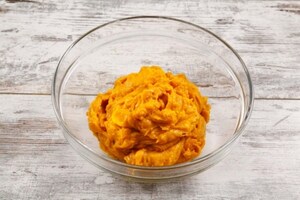 Preparazione Panettone farcito salato con zucca, crema alla trapanese e gamberi - Fase 3