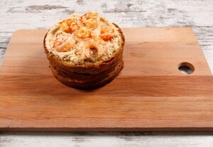 Preparazione Panettone farcito salato con zucca, crema alla trapanese e gamberi - Fase 8