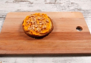 Preparazione Panettone farcito salato con zucca, crema alla trapanese e gamberi - Fase 7