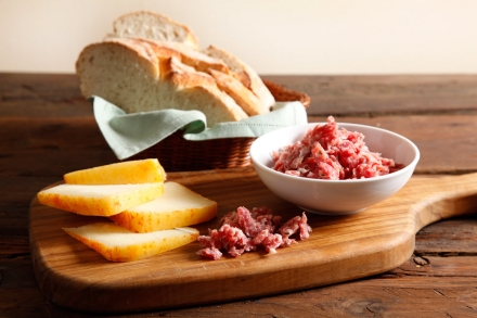 Preparazione Panino con finocchiona e pecorino - Fase 1 Preparazione Panino con finocchiona e pecorino - Fase 1