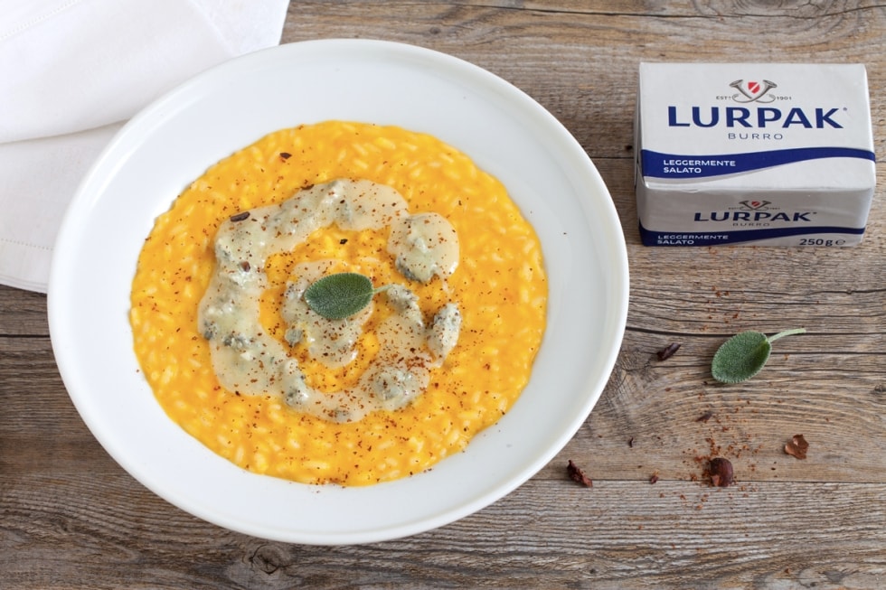 Risotto alla zucca con strachitunt e fave di cacao ricetta