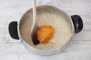 Preparazione Risotto alla zucca con strachitunt e fave di cacao - Fase 4