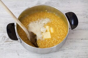 Preparazione Risotto alla zucca con strachitunt e fave di cacao - Fase 4