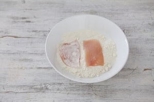 Preparazione Scaloppine di pollo al limone, miele e anice stellato - Fase 1