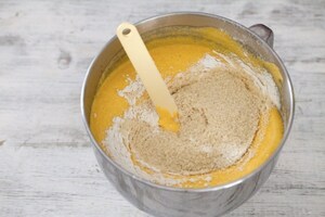 Preparazione Torta alla zucca, mandorle e noce moscata - Fase 6