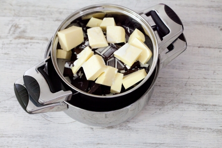Preparazione Torta Ferrero Rocher - Fase 1 Preparazione Torta Ferrero Rocher - Fase 1