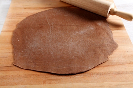 Preparazione Tortelloni al cioccolato ripieni con crema al gianduia - Fase 2 Preparazione Tortelloni al cioccolato ripieni con crema al gianduia - Fase 2