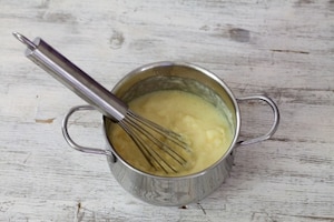 Preparazione Bigné craquelin con crema al mascarpone e caffè - Fase 3