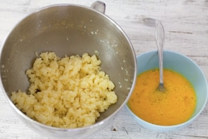 Preparazione Bigné craquelin con crema al mascarpone e caffè - Fase 4