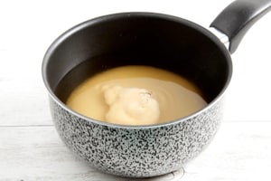 Preparazione Brie al forno con rosmarino, noci e gelatina di Prosecco - Fase 1