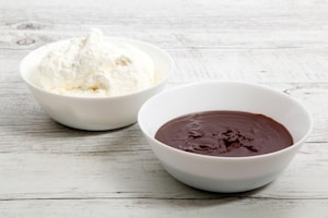 Preparazione Charlotte al cioccolato fondente e gelée all’arancia - Fase 2