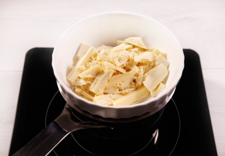 Preparazione Choco ball di cioccolato bianco - Fase 2 Preparazione Choco ball di cioccolato bianco - Fase 2