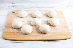 Preparazione Corona di pane ai formaggi, pomodoro e pancetta - Fase 1