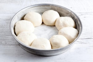 Preparazione Corona di pane ai formaggi, pomodoro e pancetta - Fase 1