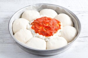 Preparazione Corona di pane ai formaggi, pomodoro e pancetta - Fase 3