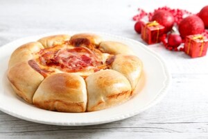 Preparazione Corona di pane ai formaggi, pomodoro e pancetta - Fase 4