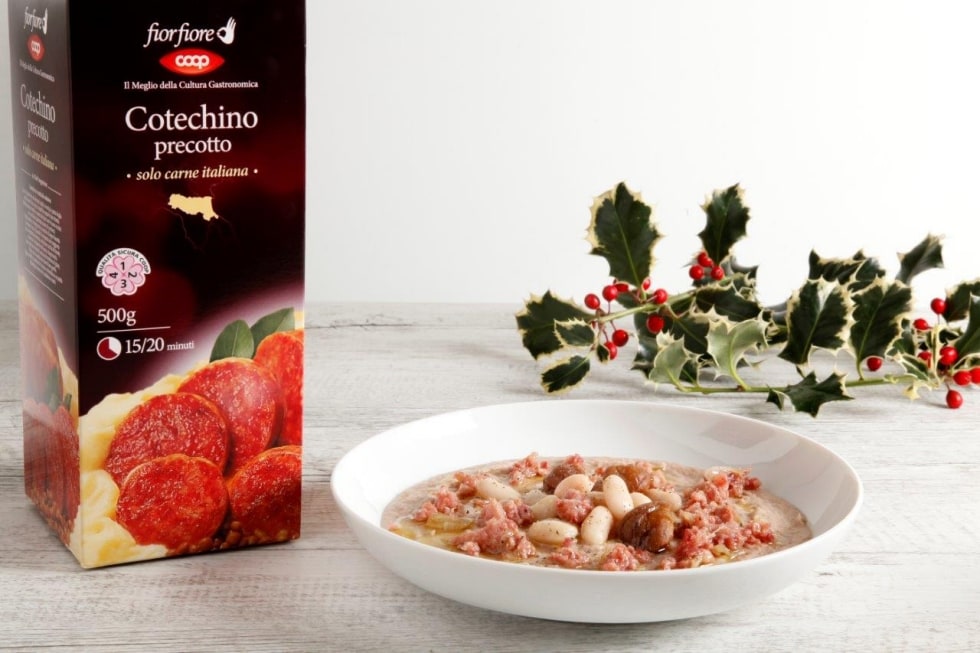 Crema di fagioli bianchi e castagne con briciole di cotechino ricetta