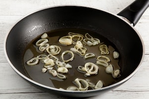 Preparazione Crema di fagioli bianchi e castagne con briciole di cotechino - Fase 1