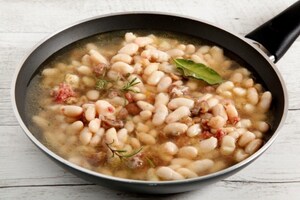 Preparazione Crema di fagioli bianchi e castagne con briciole di cotechino - Fase 2