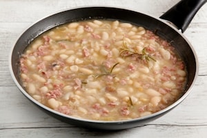 Preparazione Crema di fagioli bianchi e castagne con briciole di cotechino - Fase 2
