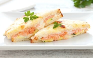 Croque-monsieur con salmone affumicato