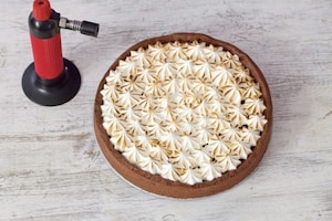 Preparazione Crostata meringata al cioccolato e caramello al burro salato - Fase 8